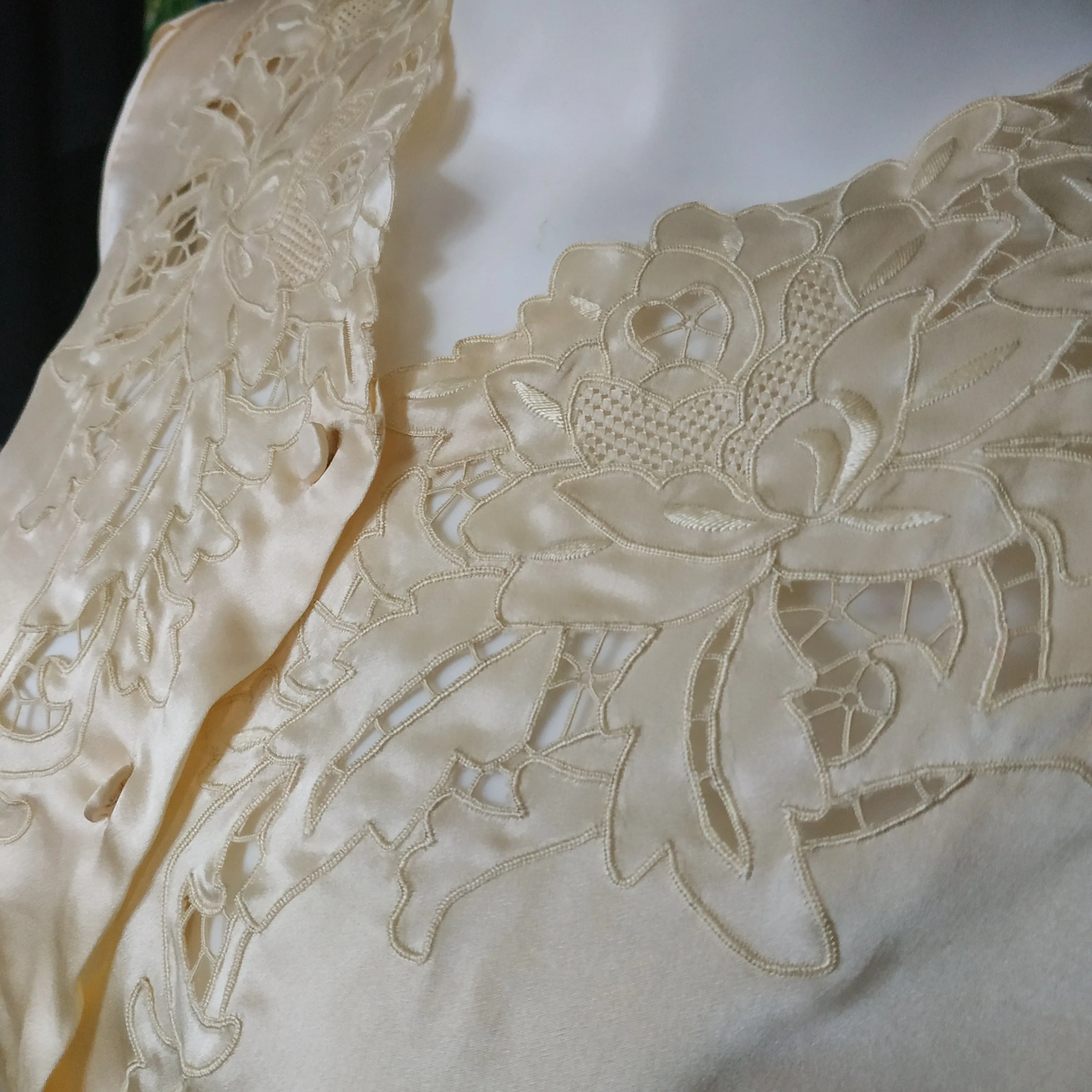 1960s Peony Hand Embroidered Silk Blouse Size Small