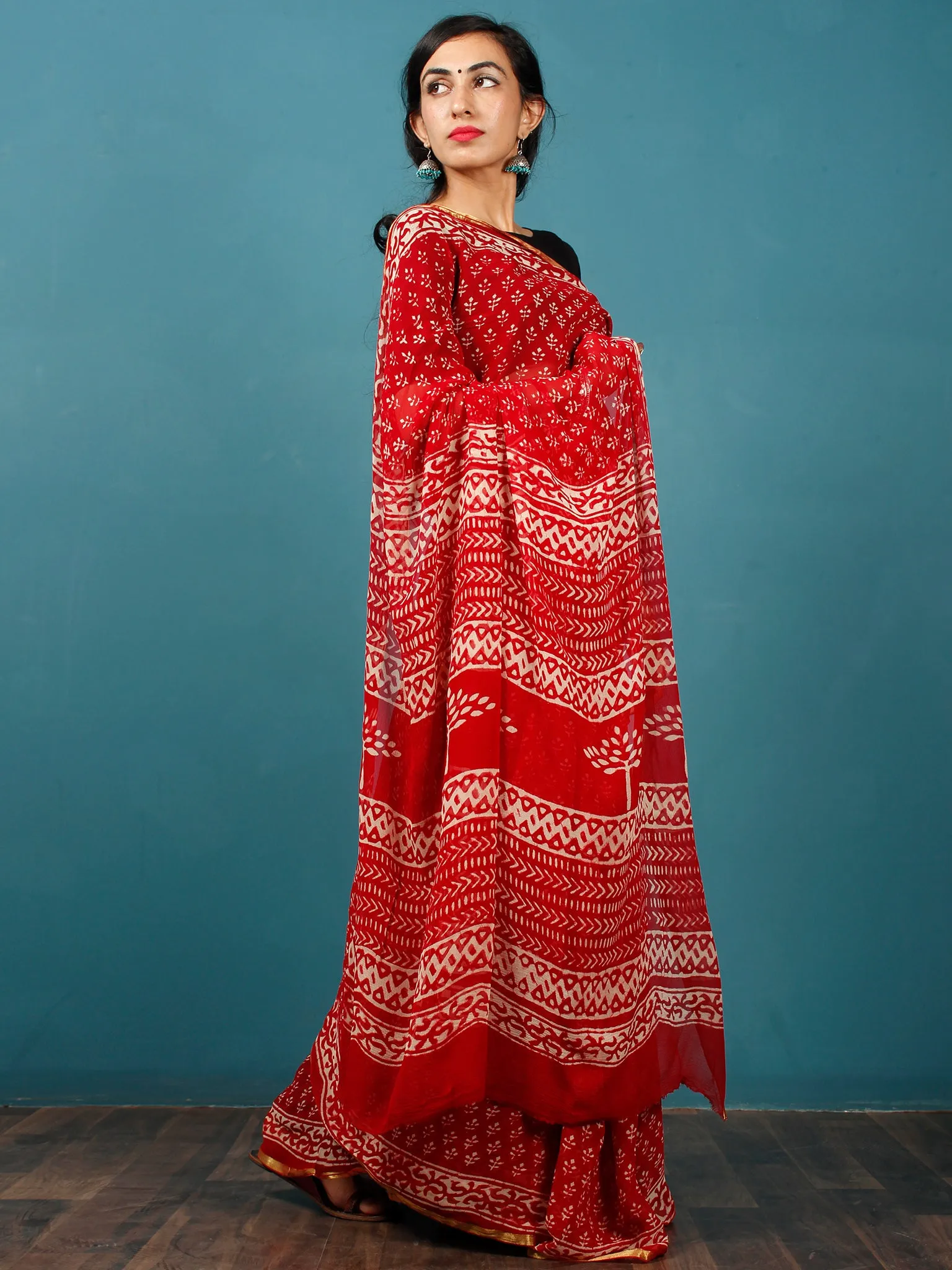 Red White Hand Block Printed Chiffon Saree with Zari Border - S031702804