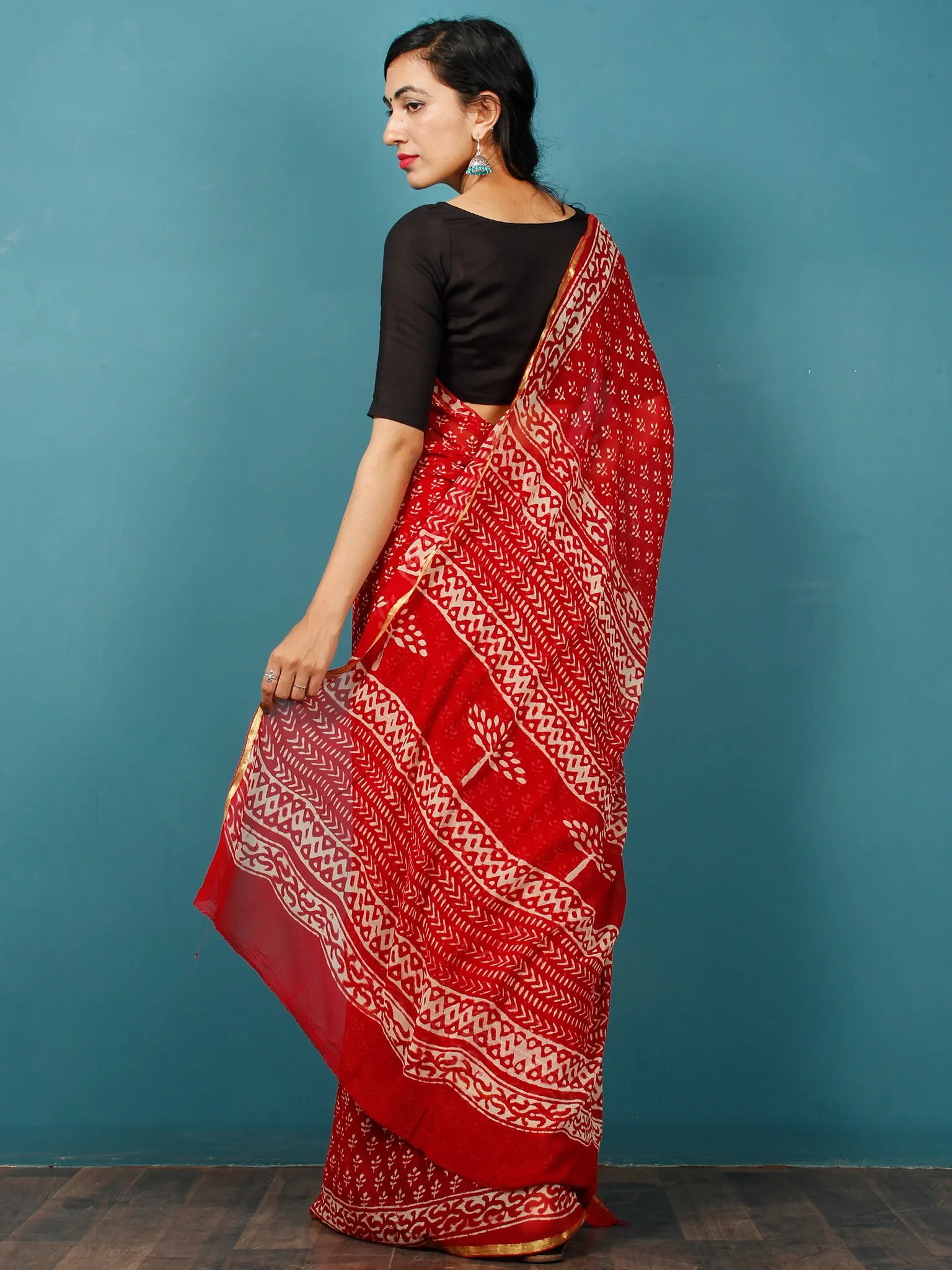 Red White Hand Block Printed Chiffon Saree with Zari Border - S031702804
